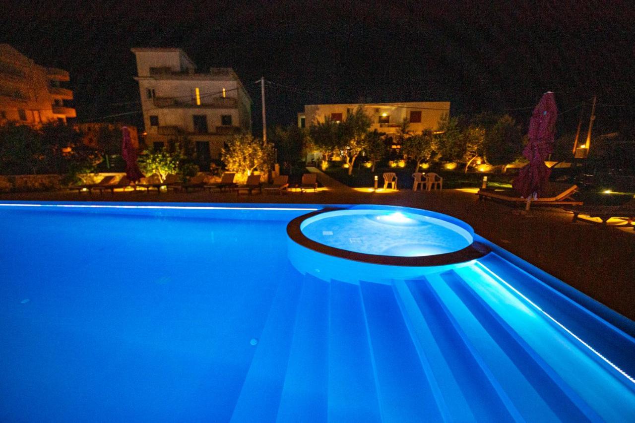 Hotel Villa Qendra คซามิล ภายนอก รูปภาพ